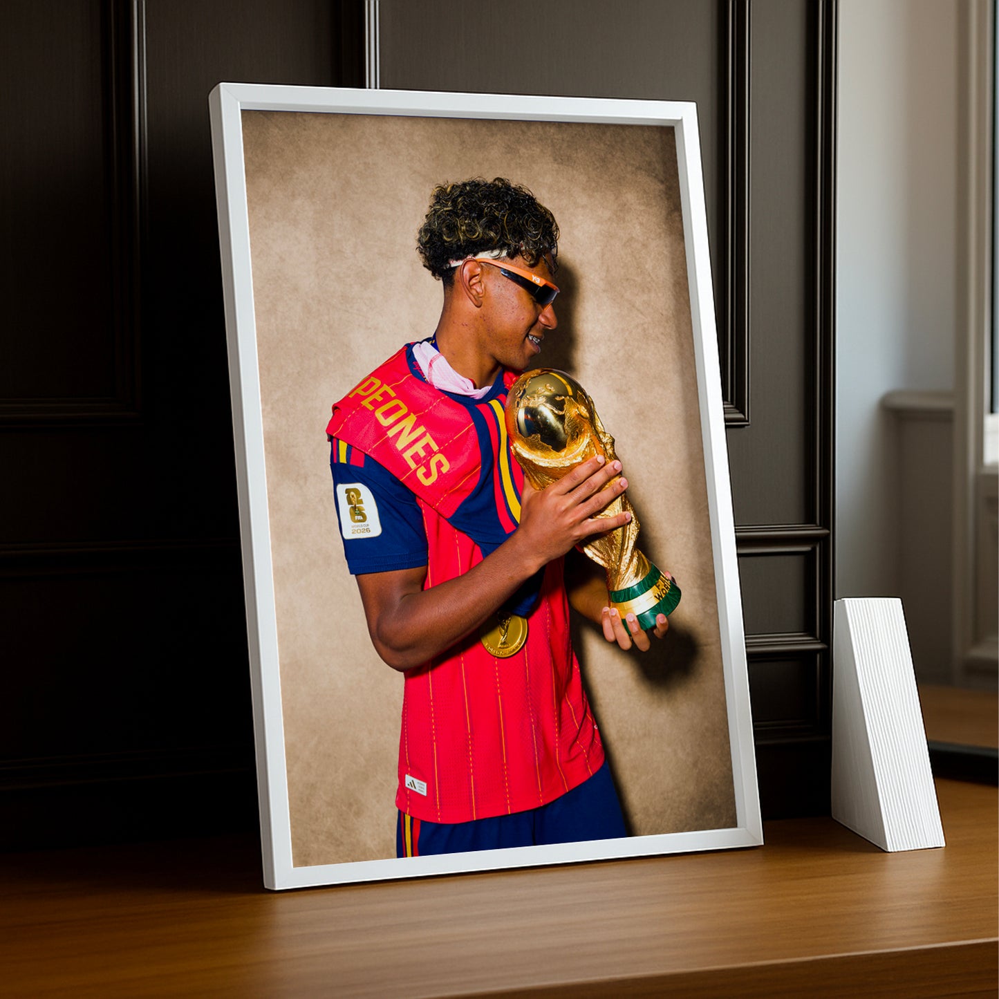 Cadre Photo Lamine Yamal Regarde le Trophée – Profil Champion TonCadre