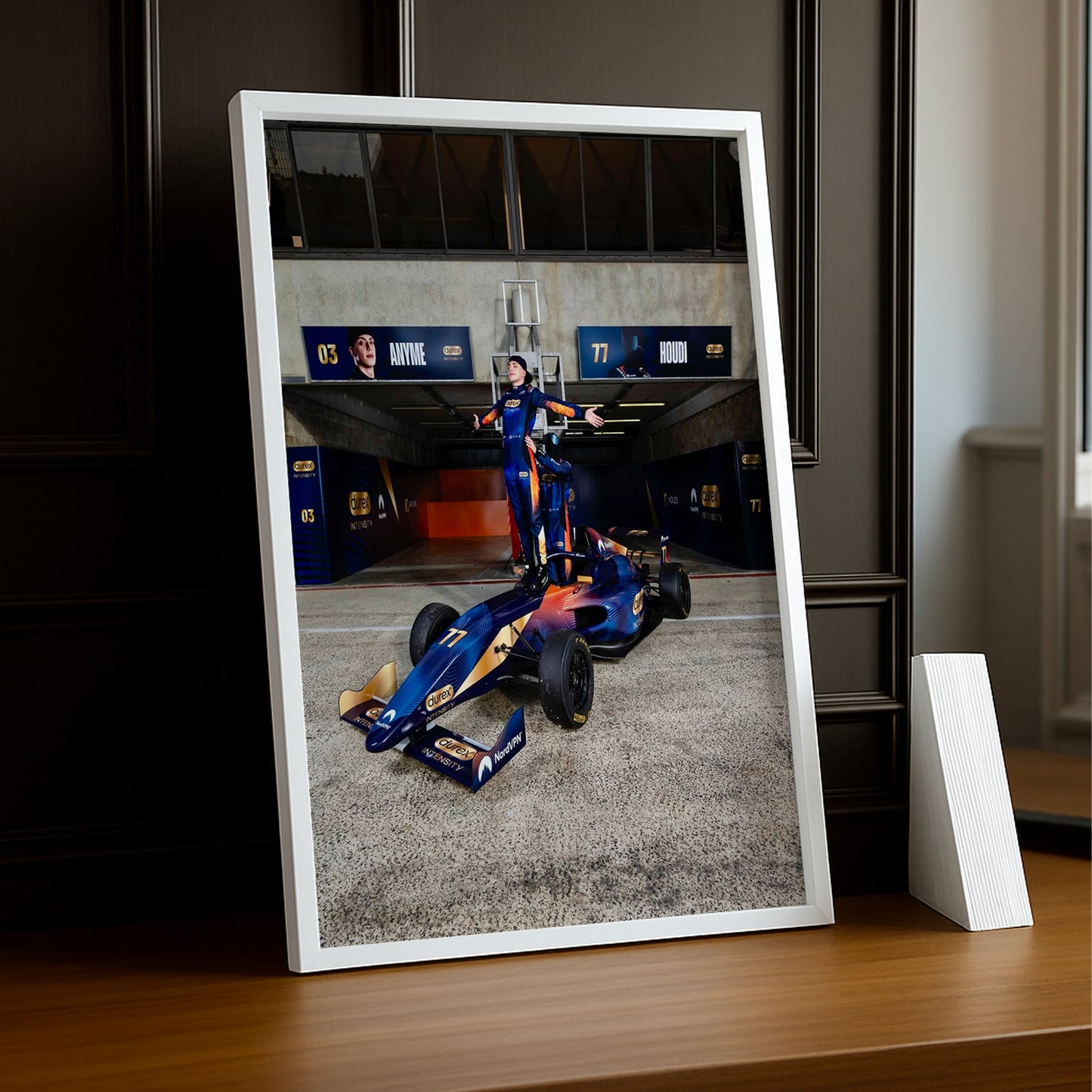 Poster encadrée GP Explorer - Écurie Anyme x Houdi