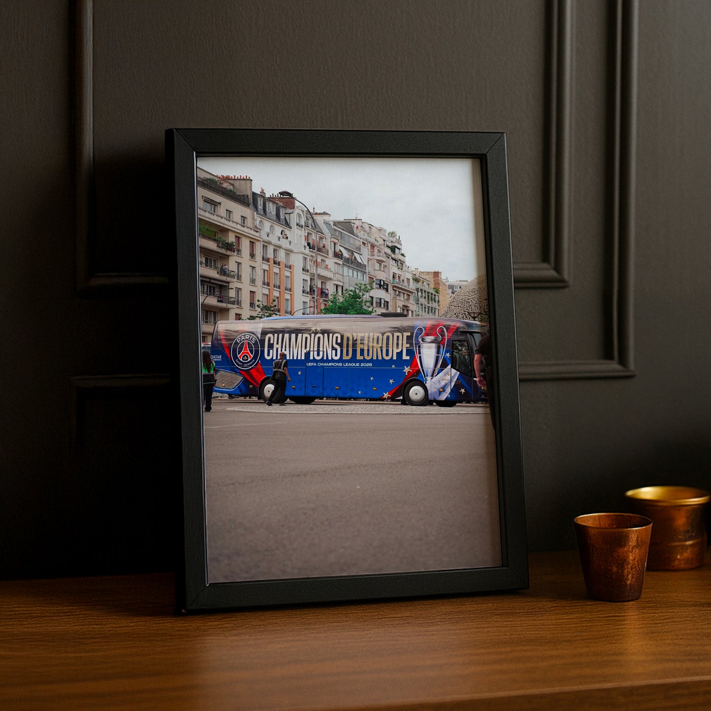 Cadre Photo Bus PSG – "Champions d'Europe" UEFA Champions League 2026 | Paris TonCadre