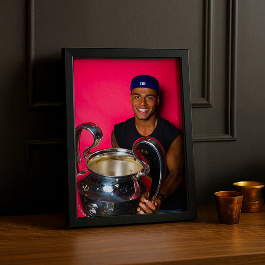 Cadre Photo Désiré Doué – Trophée Champions League 2026 Fond Rose | PSG TonCadre