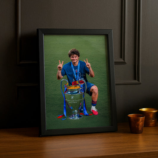 Cadre Photo João Neves – Double V Trophée Champions League 2026 | PSG TonCadre