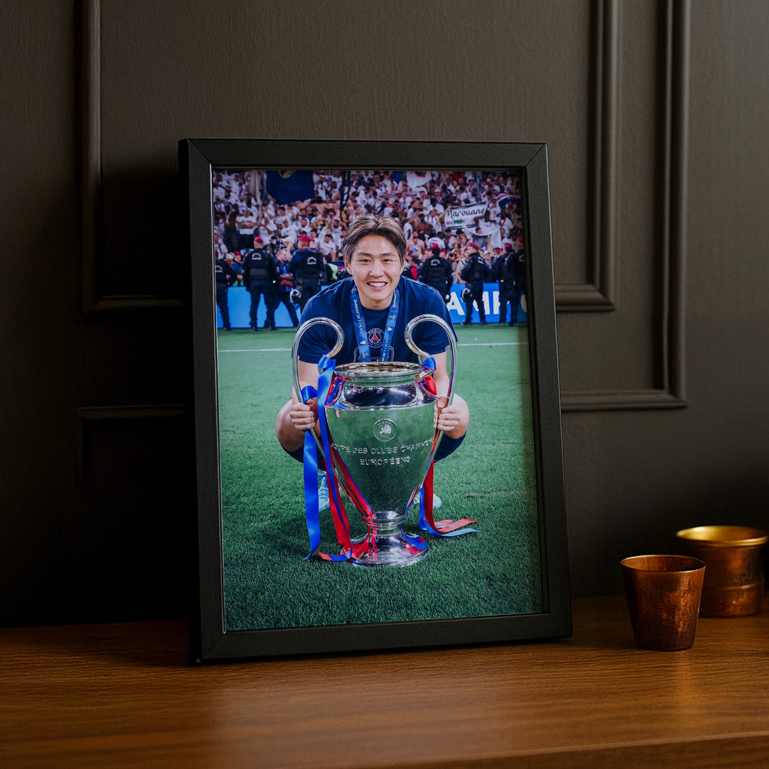 Cadre Photo Kang-in Lee – Trophée Champions League 2026 | PSG TonCadre