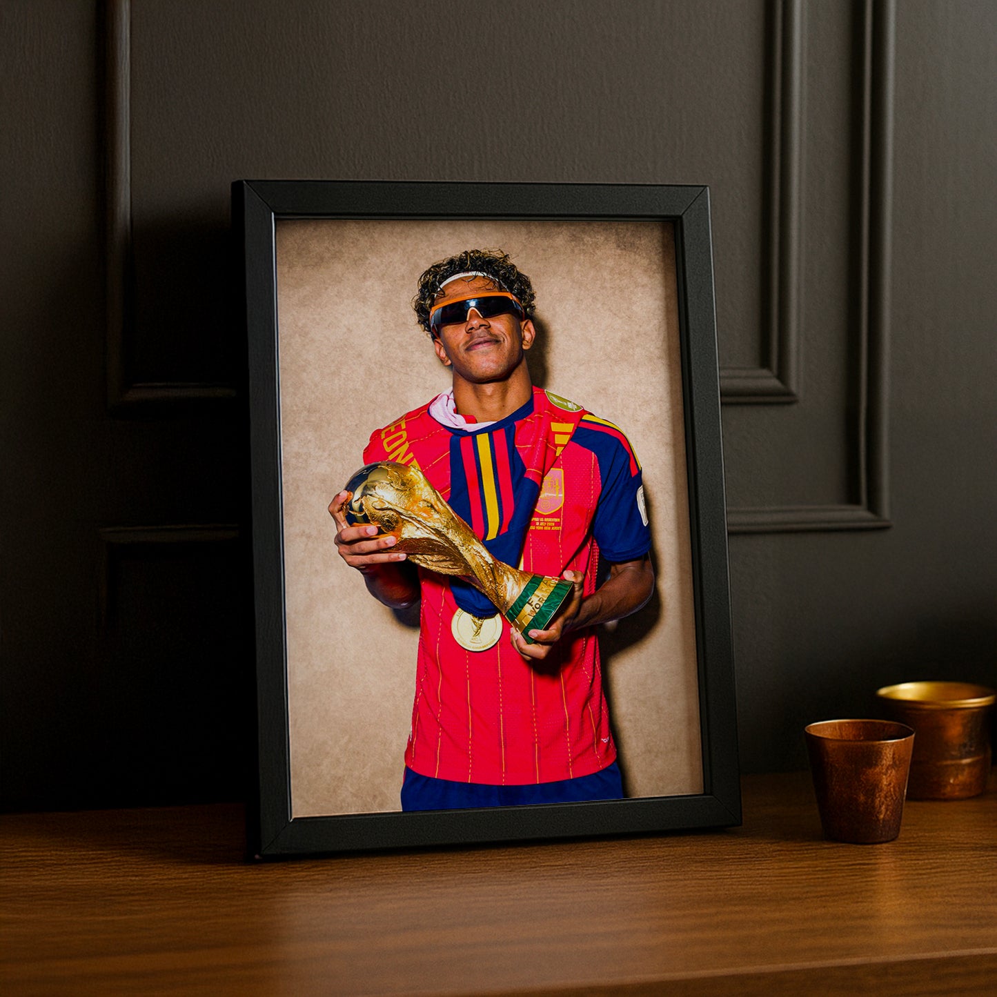 Cadre Photo Lamine Yamal Portrait Coupe du Monde – Lunettes & Trophée TonCadre