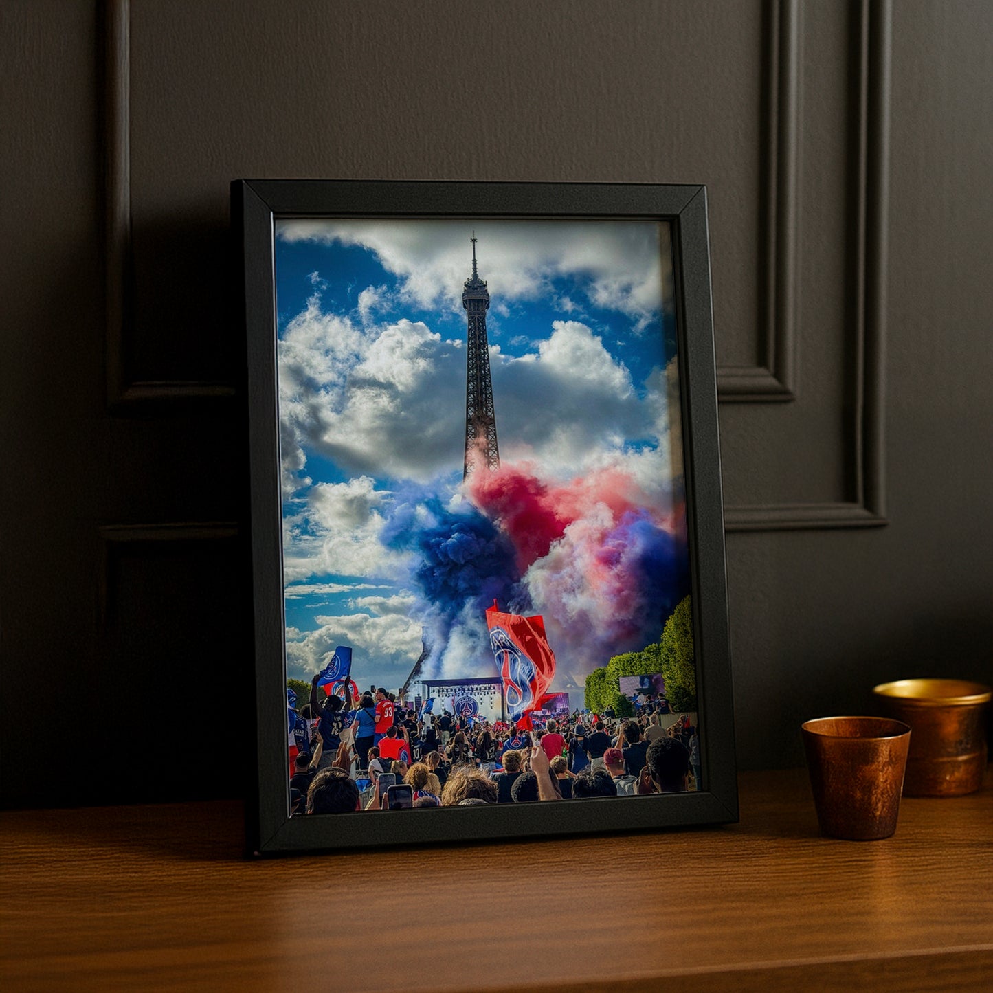 Cadre Photo PSG – Fumigènes Tour Eiffel Supporters Parade Champions League 2026 TonCadre