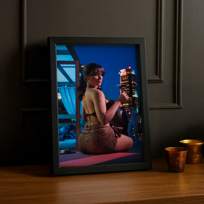 Poster Grand Theft Auto VI – Lucia Rooftop Encadré TonCadre