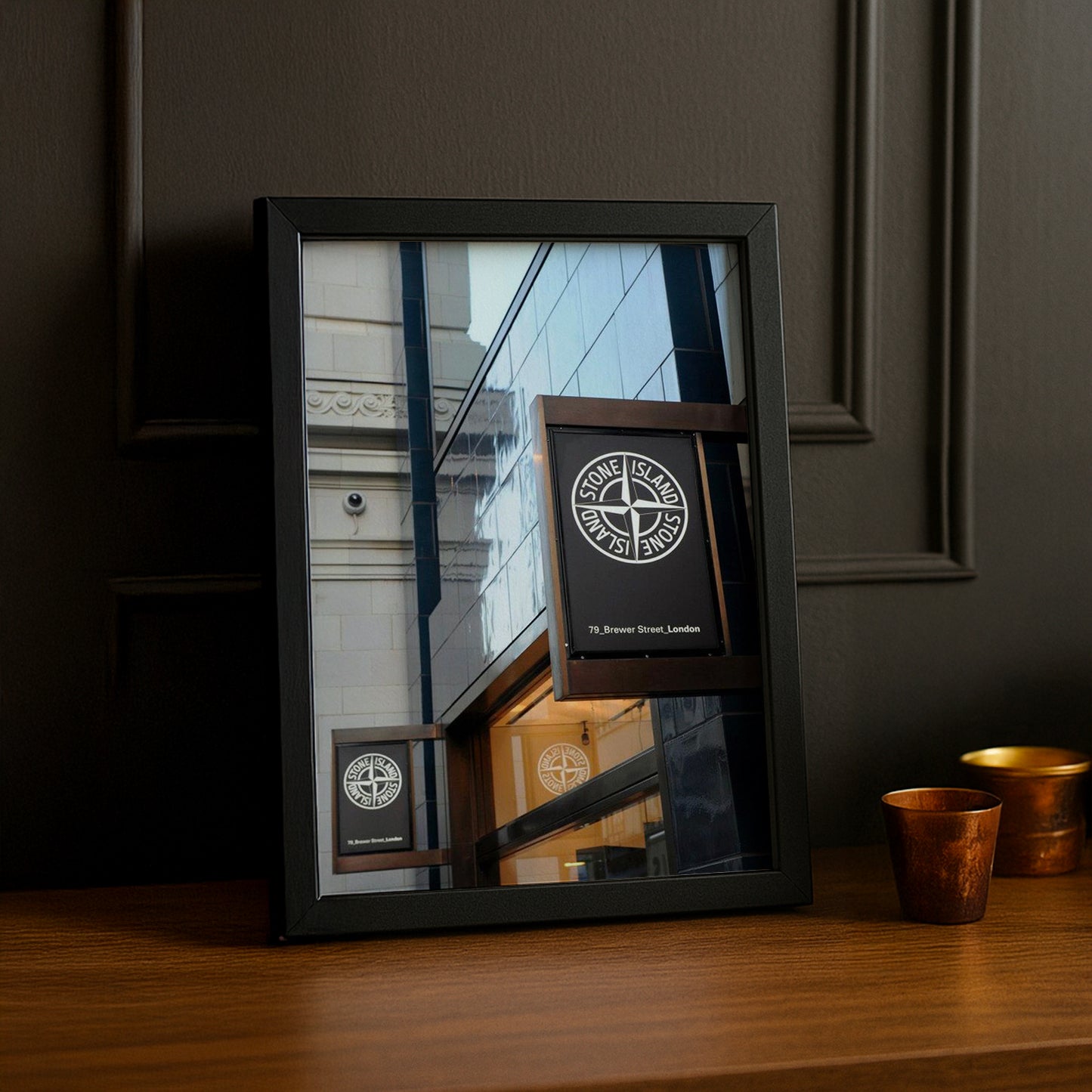 Cadre photo Stone Island devanture