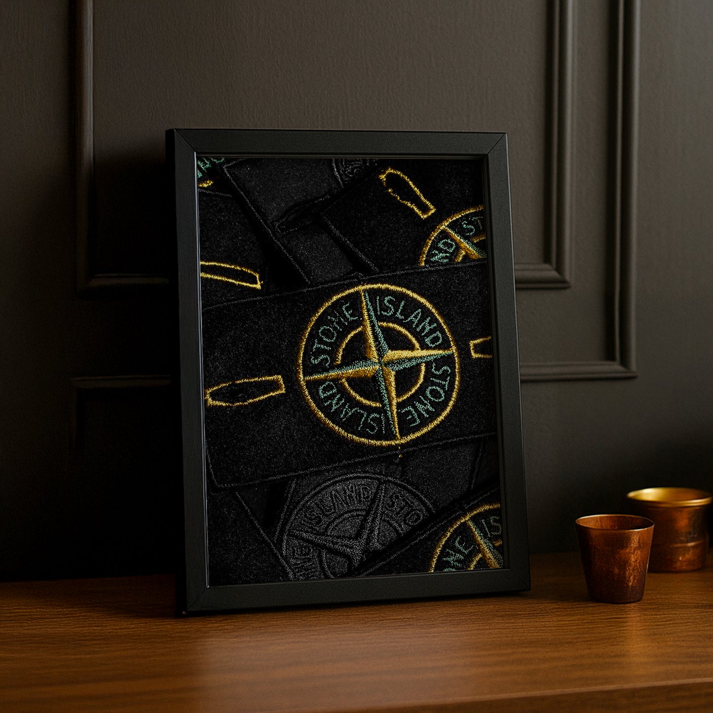 Fotorahmen mit Stone Island-Logo 