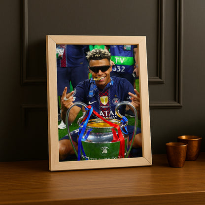 Cadre Photo Désiré Doué – Swag Trophée Champions League 2026 | PSG TonCadre