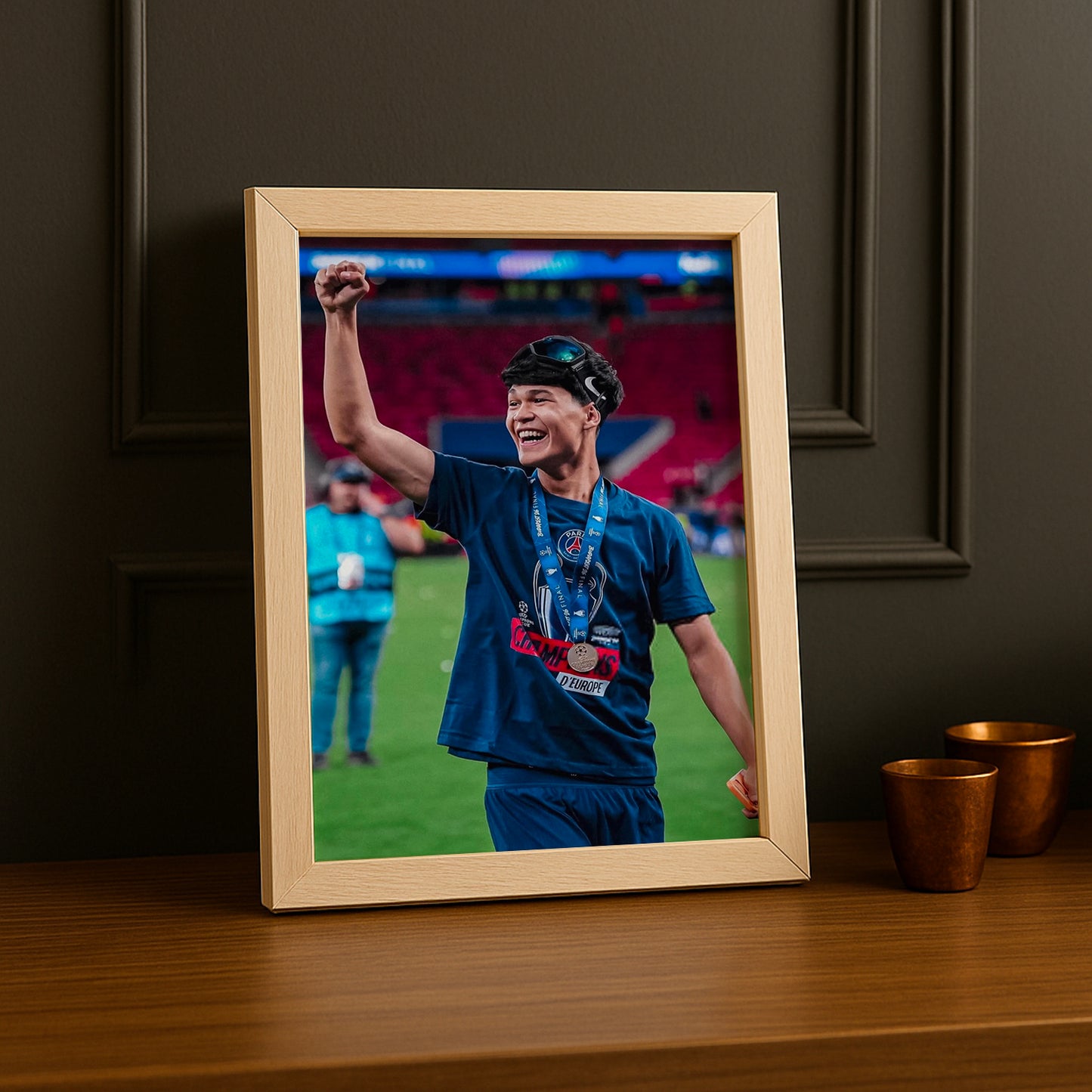 Cadre Photo Dro Fernandez – Célébration Champions League 2026 | PSG TonCadre