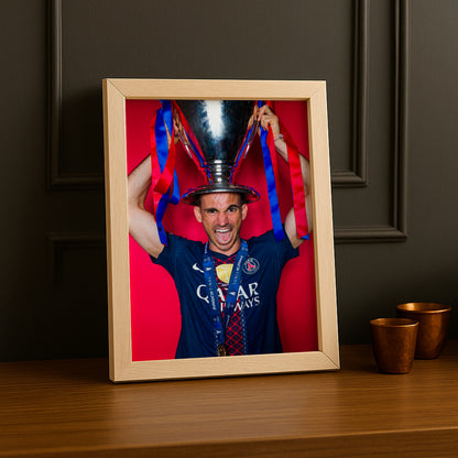 Cadre Photo Fabián Ruiz – Trophée sur la Tête Champions League 2026 | PSG TonCadre