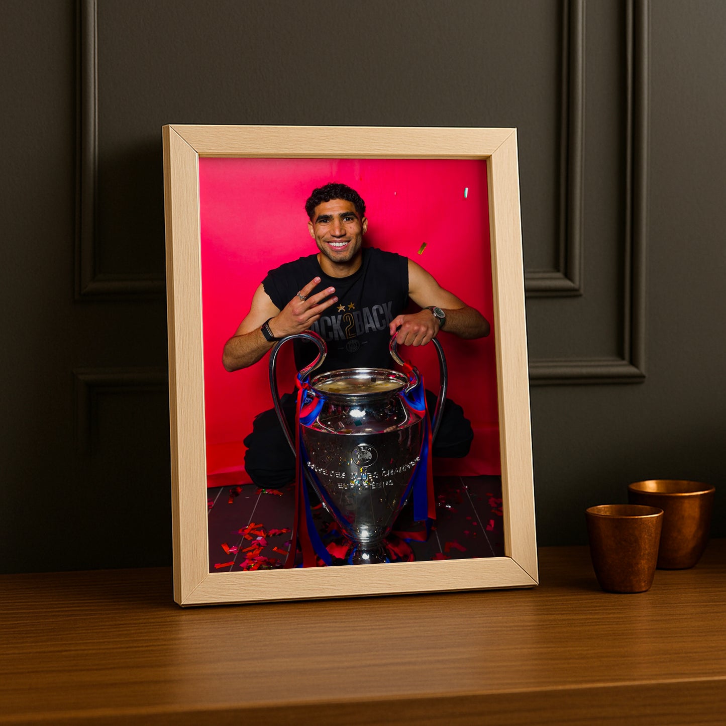Cadre Photo Hakimi – Back 2 Back Trophée Champions League 2026 Fond Rose | PSG TonCadre