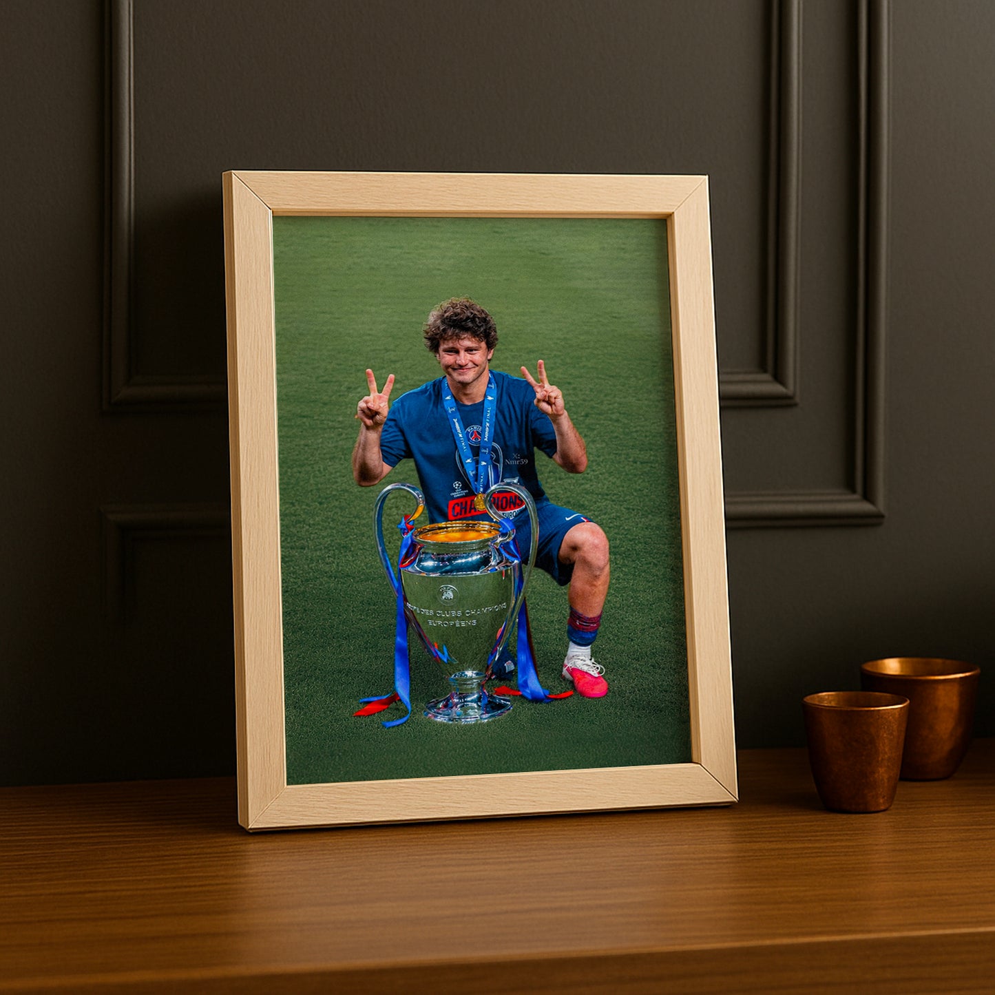 Cadre Photo João Neves – Double V Trophée Champions League 2026 | PSG TonCadre