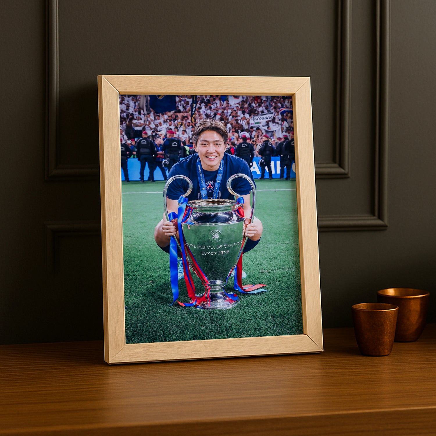 Cadre Photo Kang-in Lee – Trophée Champions League 2026 | PSG TonCadre
