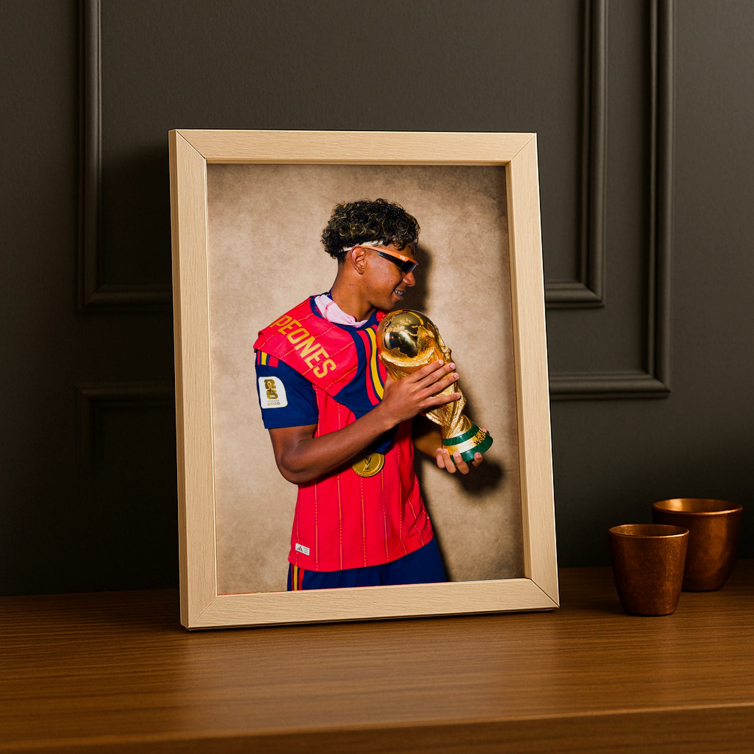 Cadre Photo Lamine Yamal Regarde le Trophée – Profil Champion TonCadre