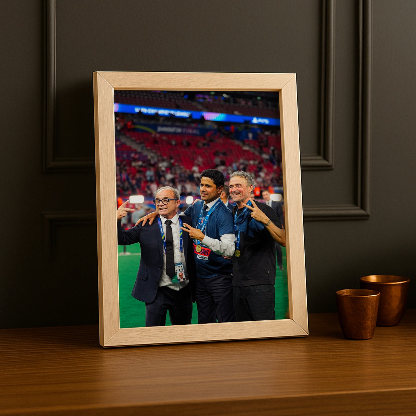 Cadre Photo Nasser & Luis Enrique – Célébration Champions League 2026 | PSG TonCadre