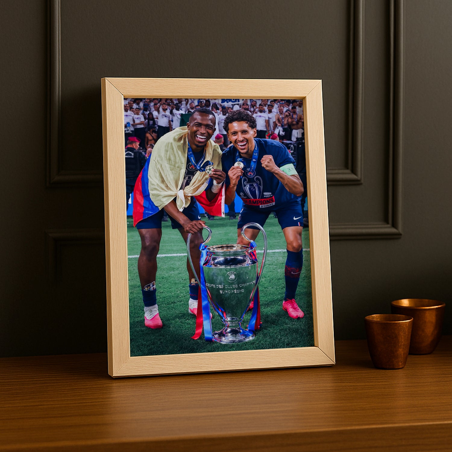 Cadre Photo Pacho & Marquinhos – Trophée Champions League 2026 | PSG TonCadre