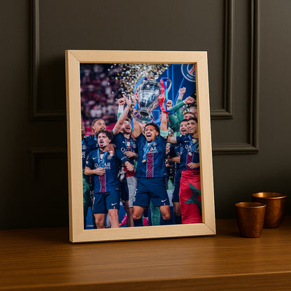Cadre Photo PSG – Marquinhos & L'Équipe Lèvent le Trophée Champions League 2026 TonCadre