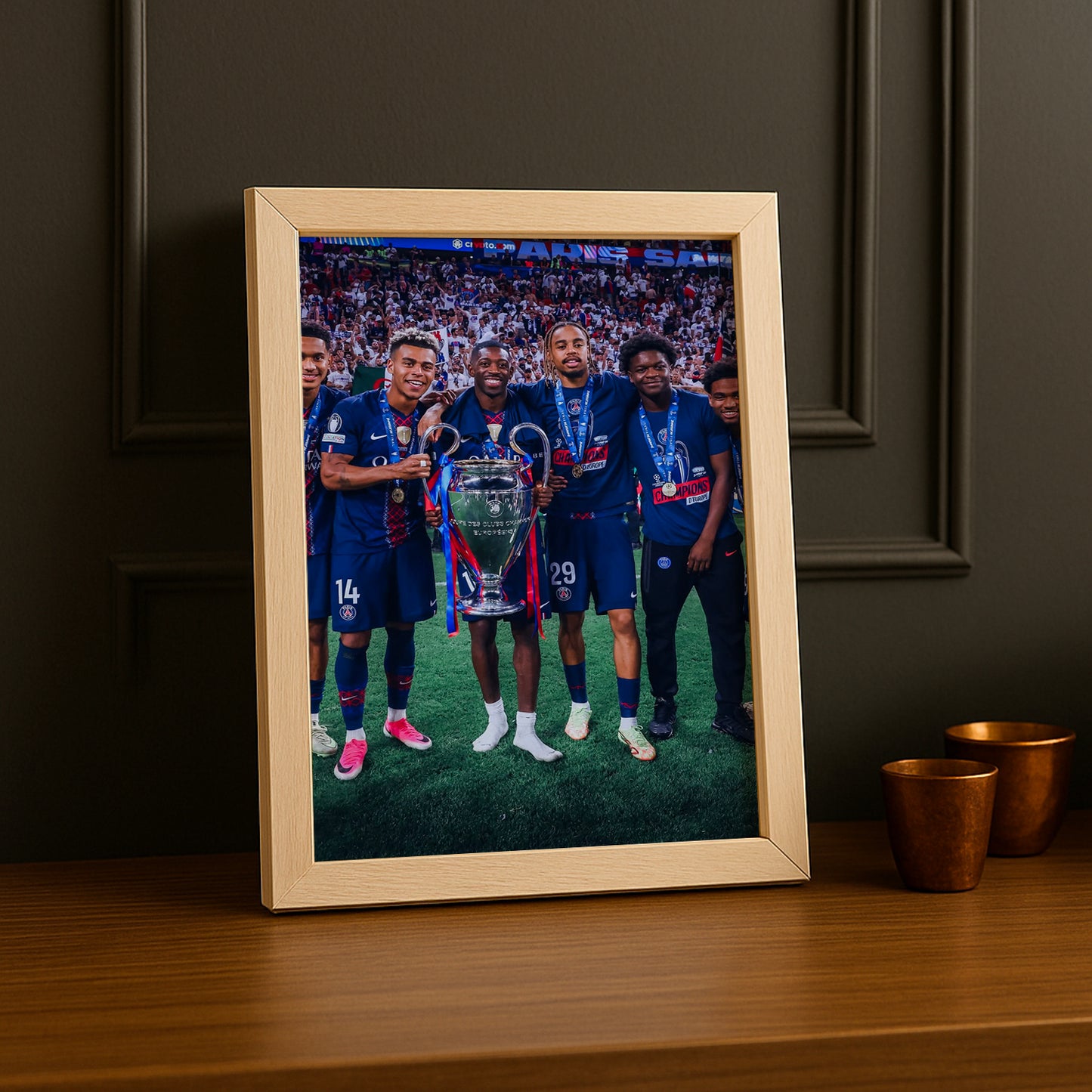 Cadre Photo PSG – Groupe de Joueurs Trophée Champions League 2026 TonCadre