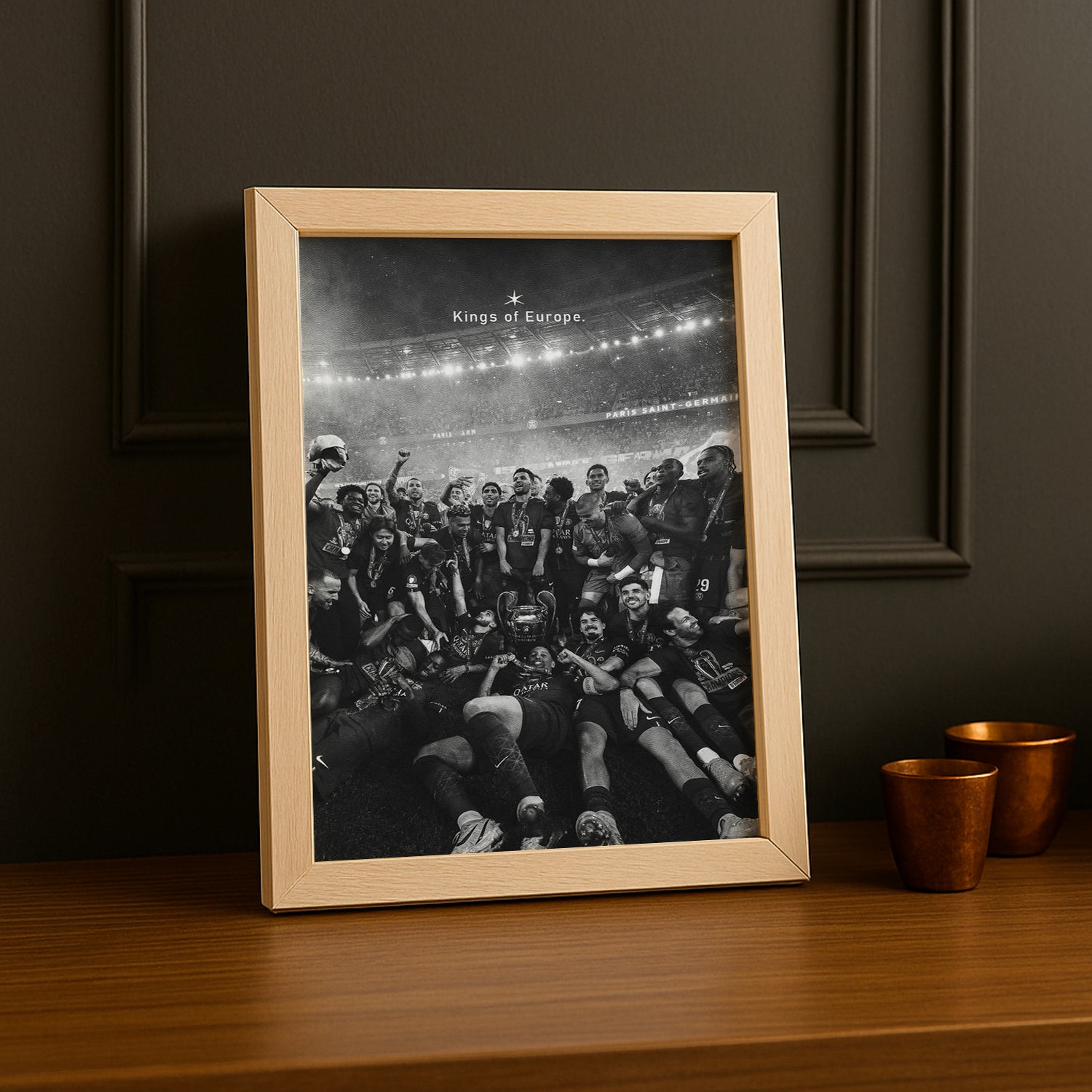 Cadre Photo PSG – "Kings of Europe" Noir & Blanc Champions League 2026 TonCadre