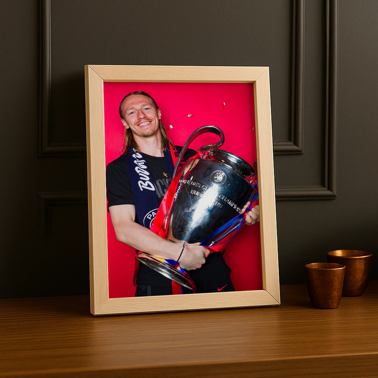 Cadre Photo Safonov – Trophée Champions League 2026 Fond Rose | PSG TonCadre