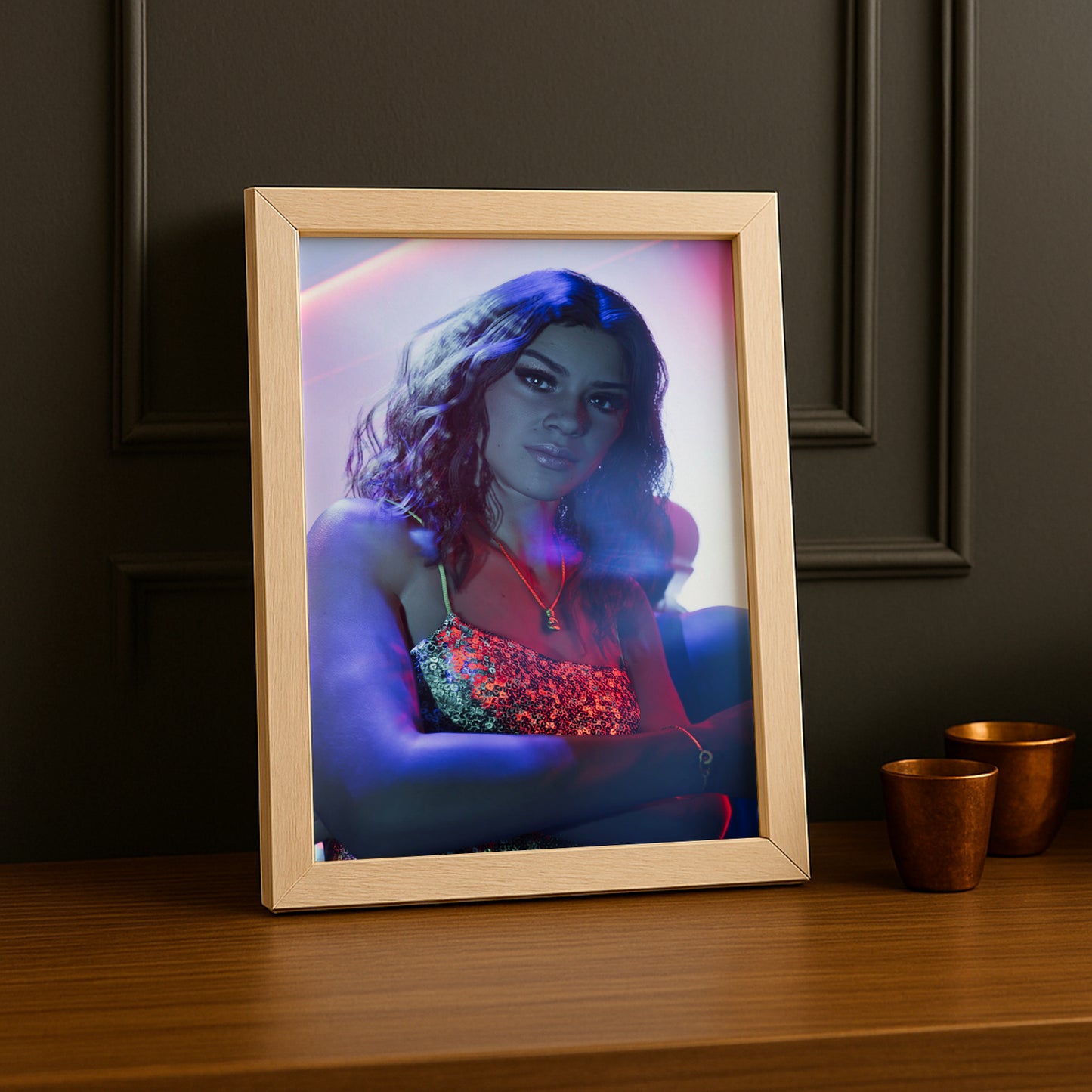 Poster Grand Theft Auto VI – Portrait Lucia Néon Encadré TonCadre
