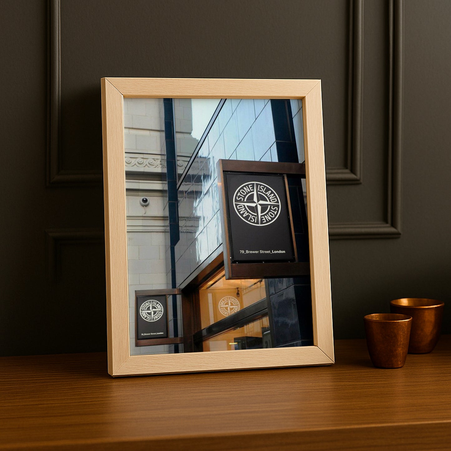 Cadre photo Stone Island devanture