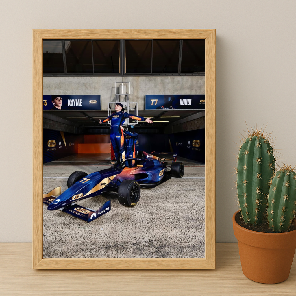 Poster encadrée GP Explorer - Écurie Anyme x Houdi