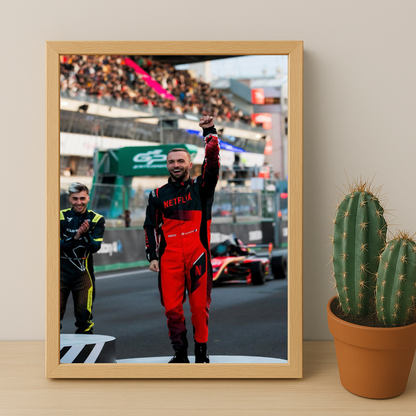 Poster encadrée GP Explorer - Squeezie Podium
