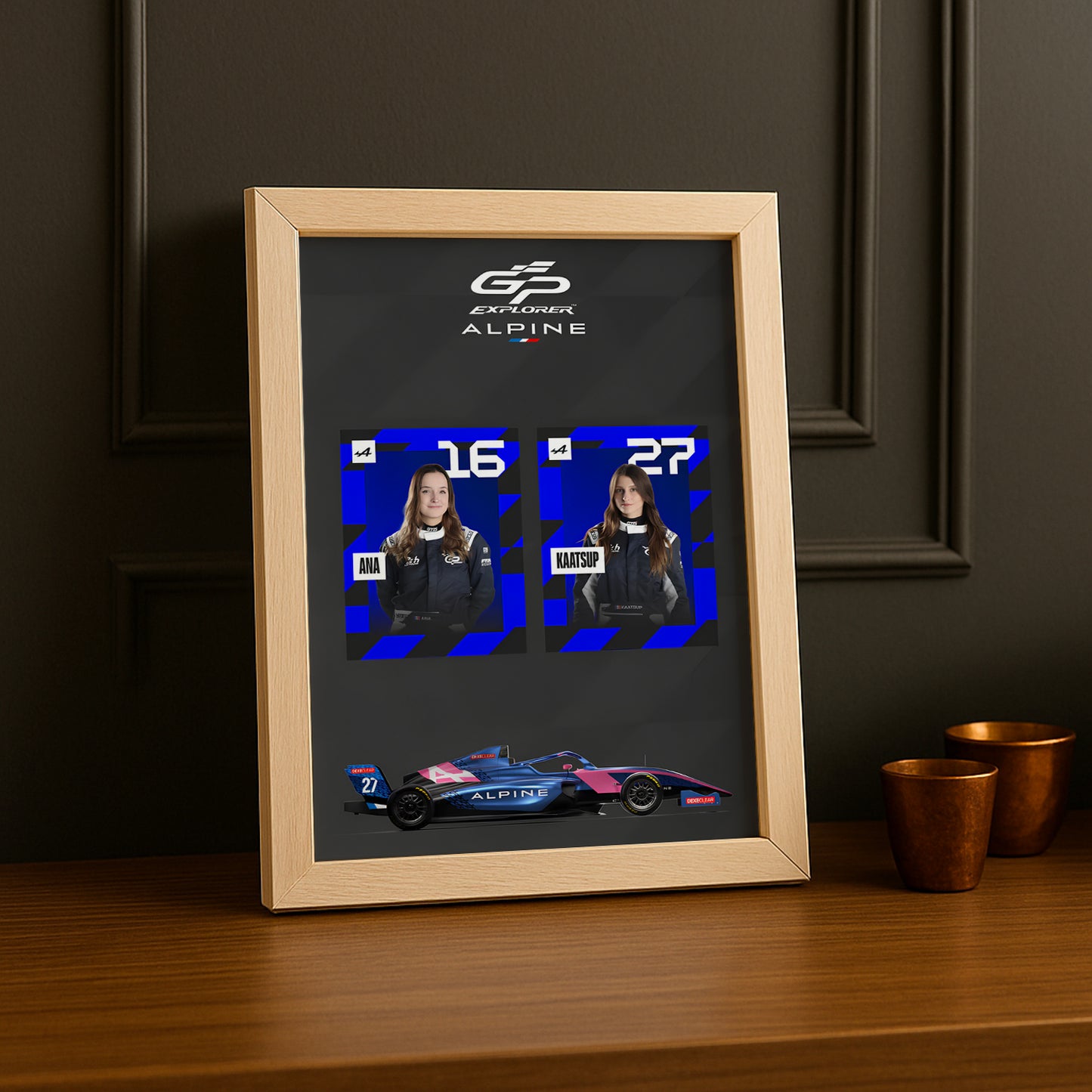 Cadre Photo GP Explorer Ana x Kaatsup x Alpine – Affiche Encadrée Édition Limitée