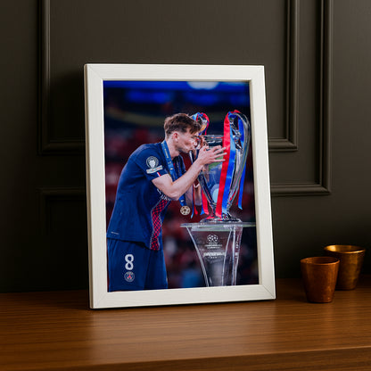 Cadre Photo Fabián Ruiz – Baiser du Trophée Champions League 2026 | PSG TonCadre