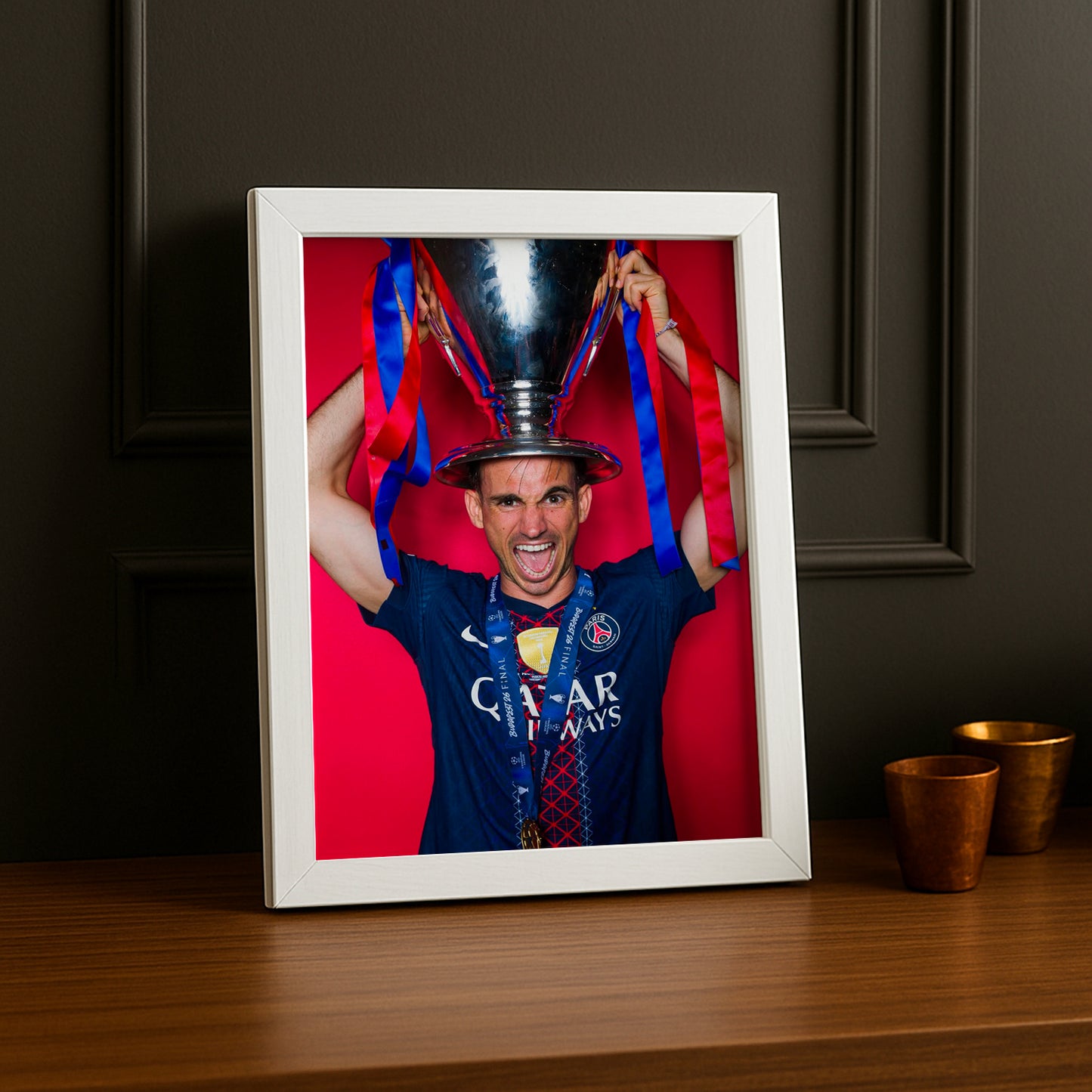 Cadre Photo Fabián Ruiz – Trophée sur la Tête Champions League 2026 | PSG TonCadre