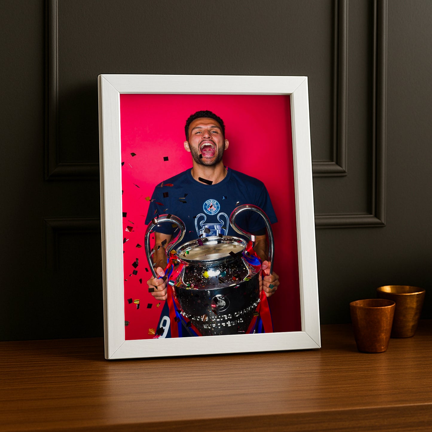 Cadre Photo Gonçalo Ramos – Trophée Champions League 2026 Fond Rose | PSG TonCadre