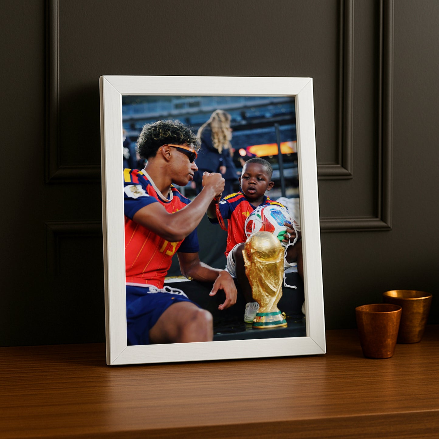 Cadre Photo Lamine Yamal & Son Petit Frère – Trophée Coupe du Monde TonCadre