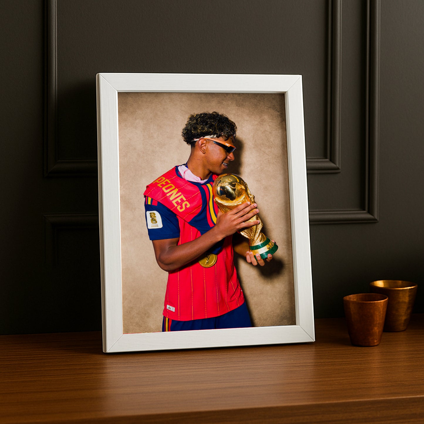 Cadre Photo Lamine Yamal Regarde le Trophée – Profil Champion TonCadre