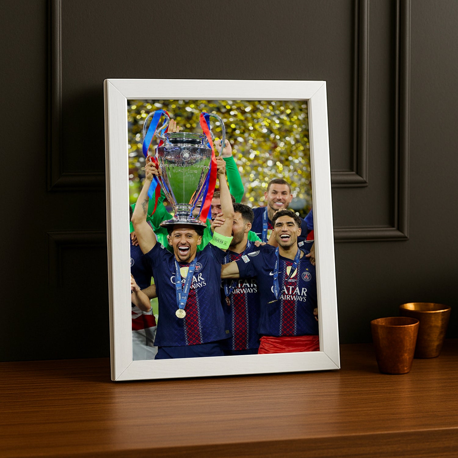 Cadre Photo Marquinhos – Levée du Trophée Champions League 2026 | PSG TonCadre