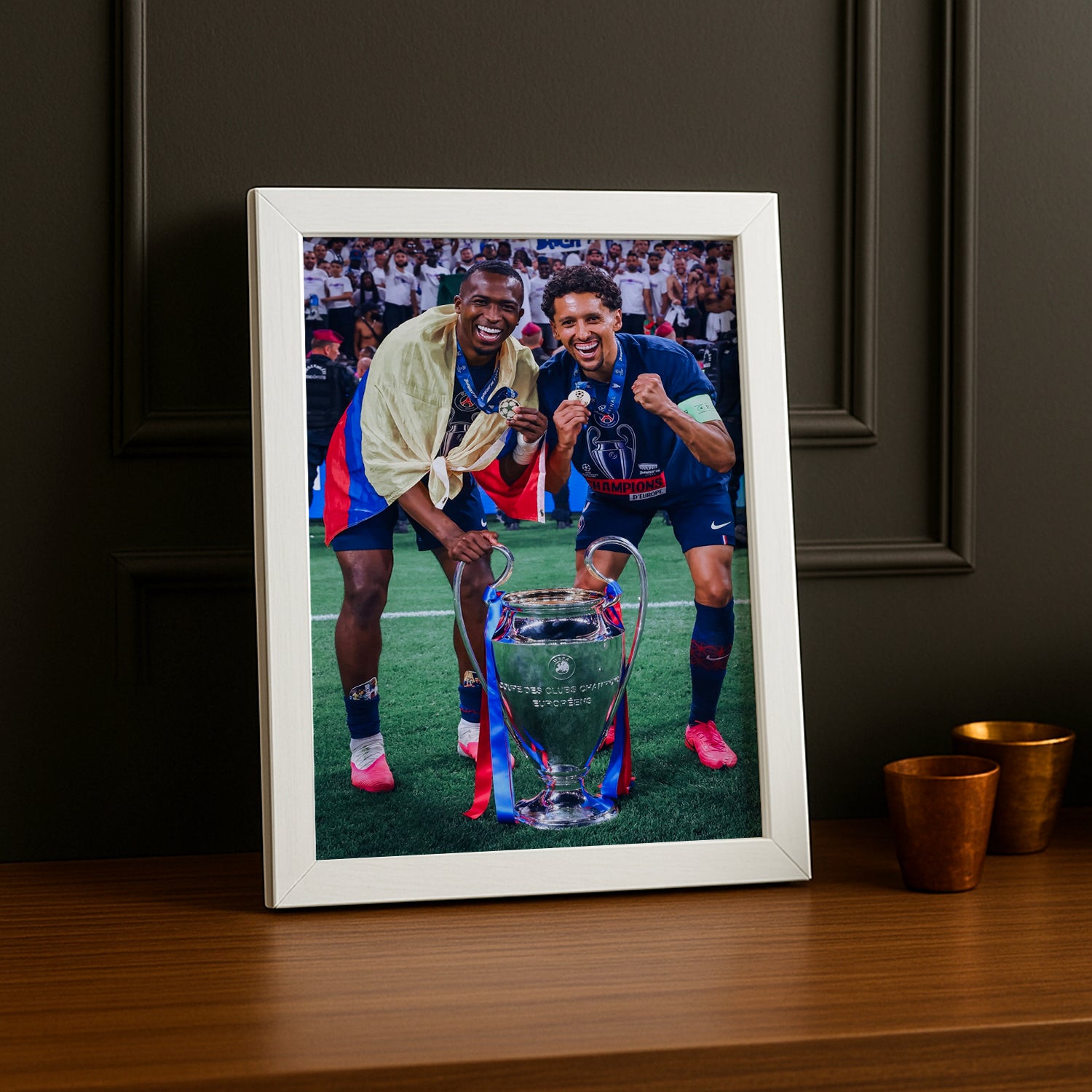 Cadre Photo Pacho & Marquinhos – Trophée Champions League 2026 | PSG TonCadre