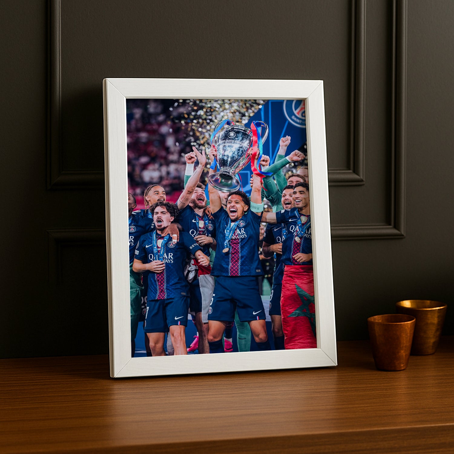Cadre Photo PSG – Marquinhos & L'Équipe Lèvent le Trophée Champions League 2026 TonCadre