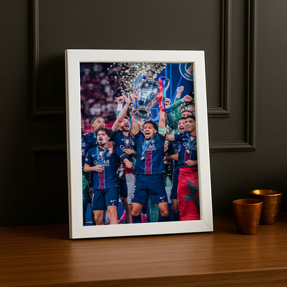 Cadre Photo PSG – Marquinhos & L'Équipe Lèvent le Trophée Champions League 2026 TonCadre
