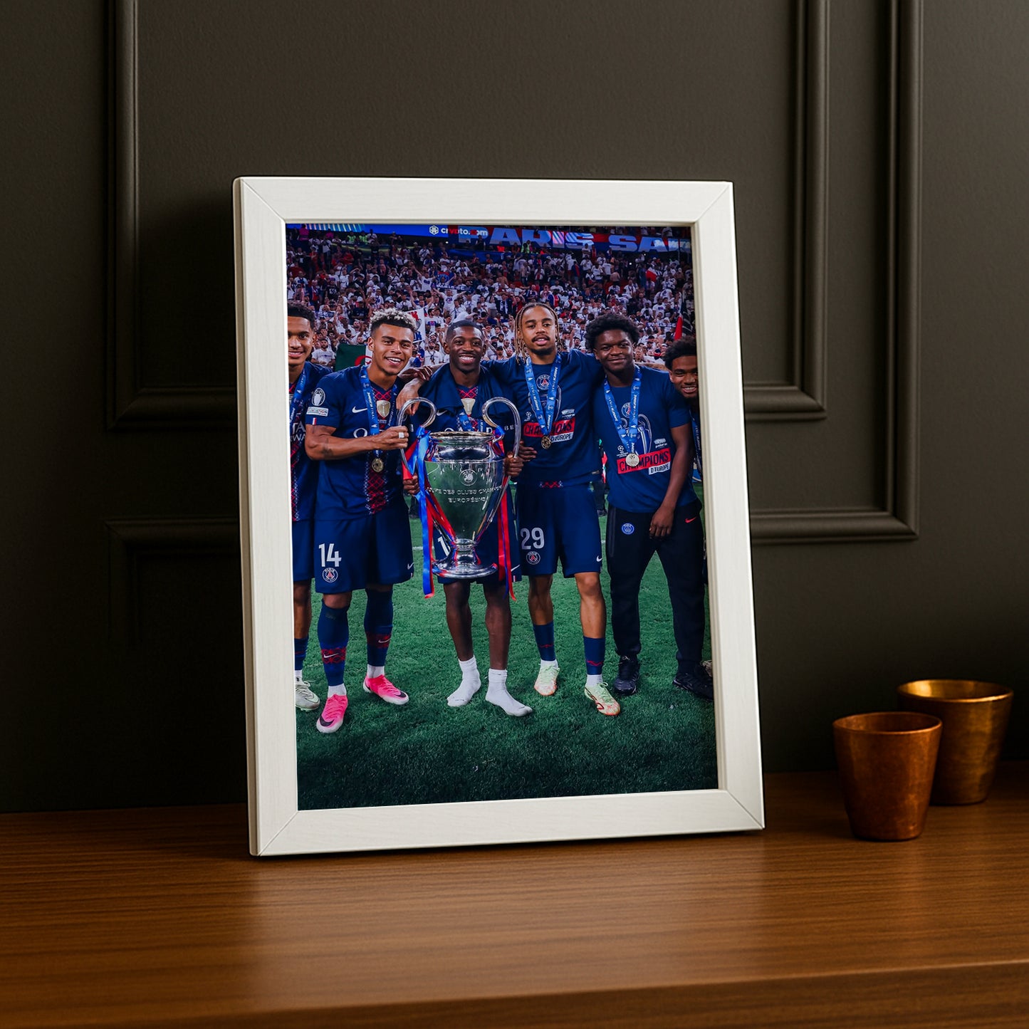 Cadre Photo PSG – Groupe de Joueurs Trophée Champions League 2026 TonCadre