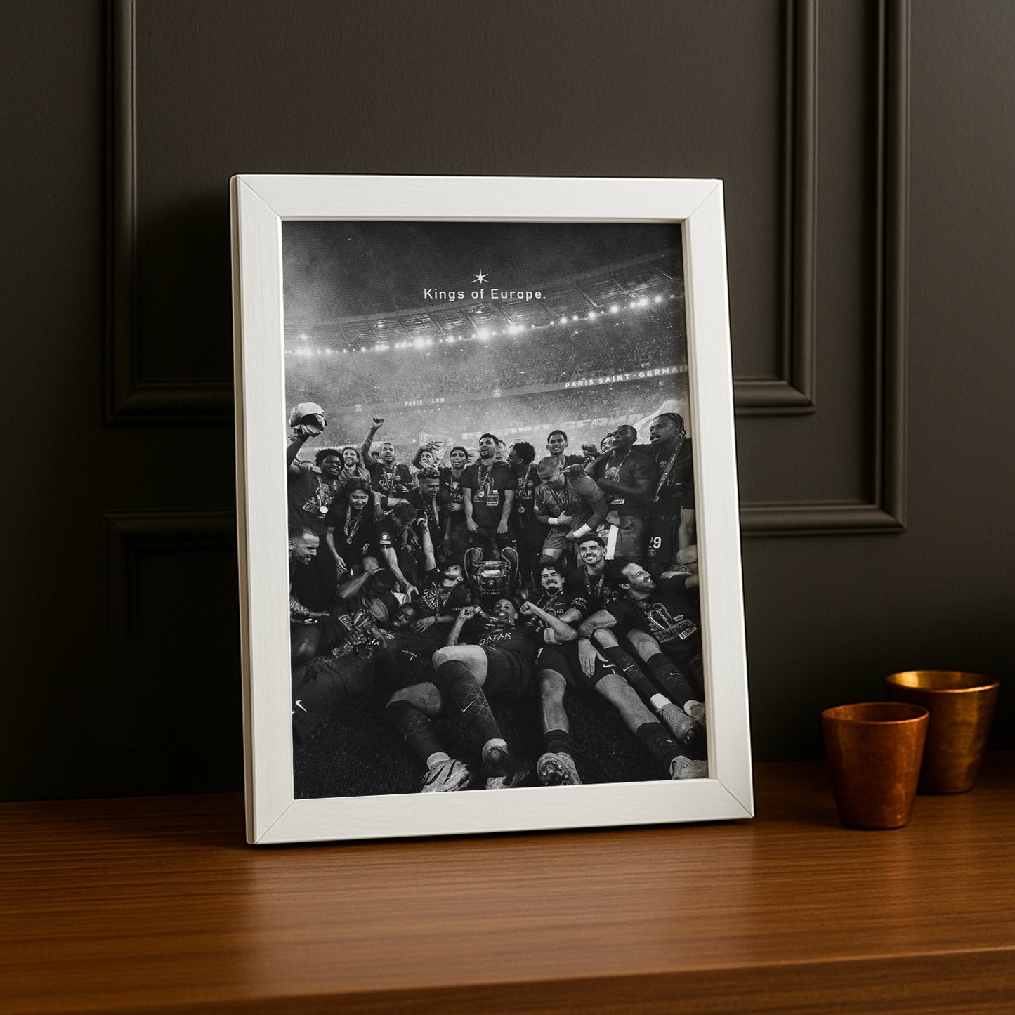 Cadre Photo PSG – "Kings of Europe" Noir & Blanc Champions League 2026 TonCadre