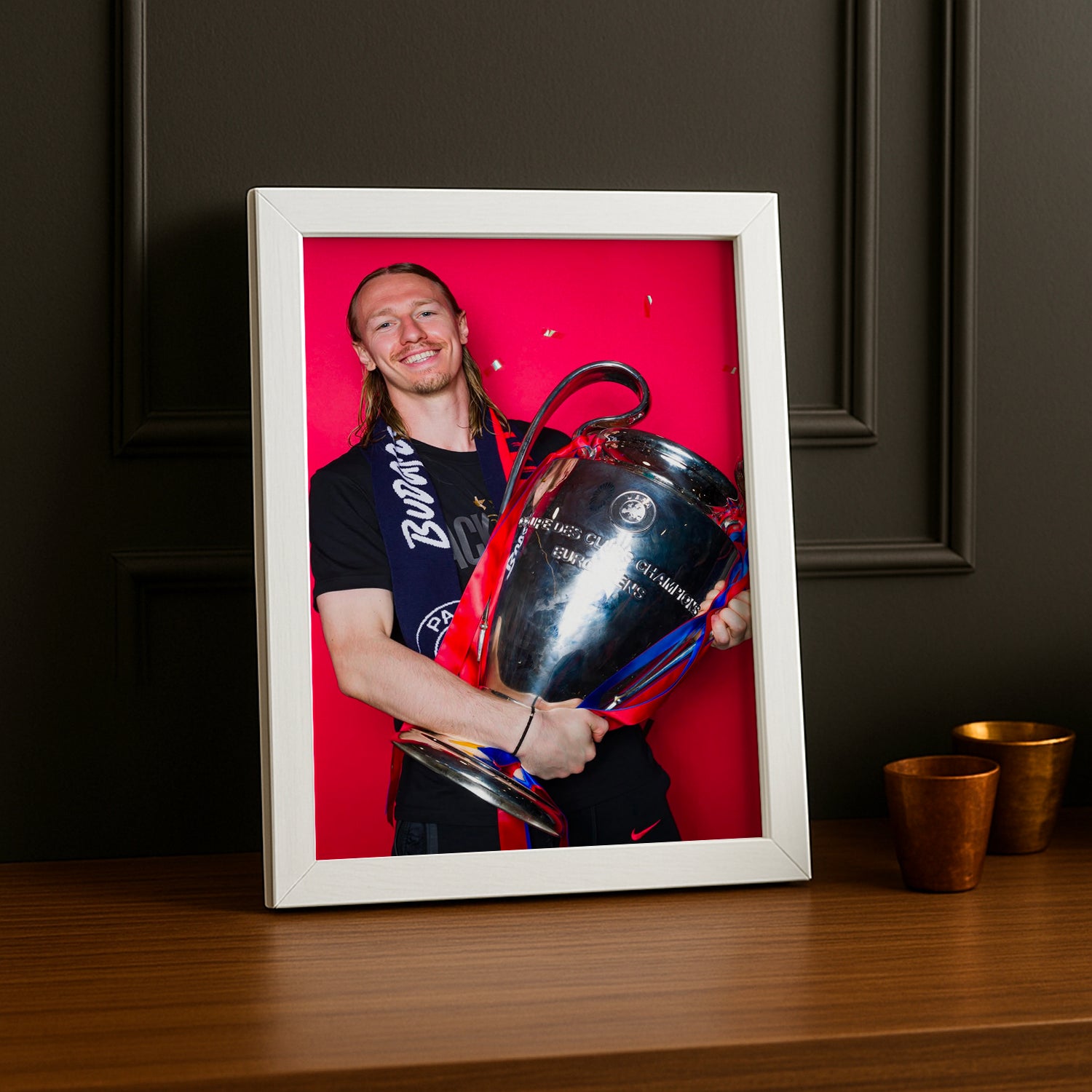 Cadre Photo Safonov – Trophée Champions League 2026 Fond Rose | PSG TonCadre