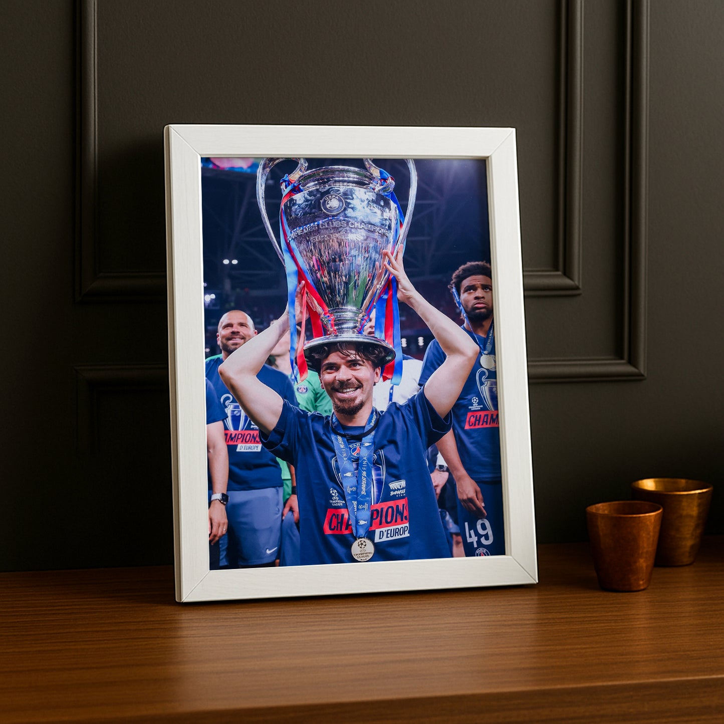 Cadre Photo Vitinha – Levée du Trophée Champions League 2026 | PSG TonCadre