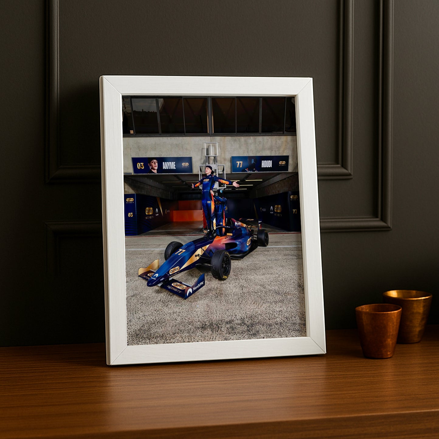 Poster encadrée GP Explorer - Écurie Anyme x Houdi