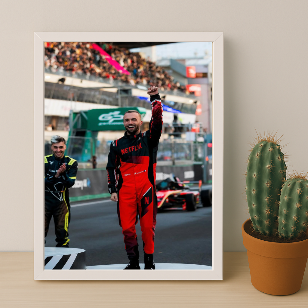 Poster encadrée GP Explorer - Squeezie Podium