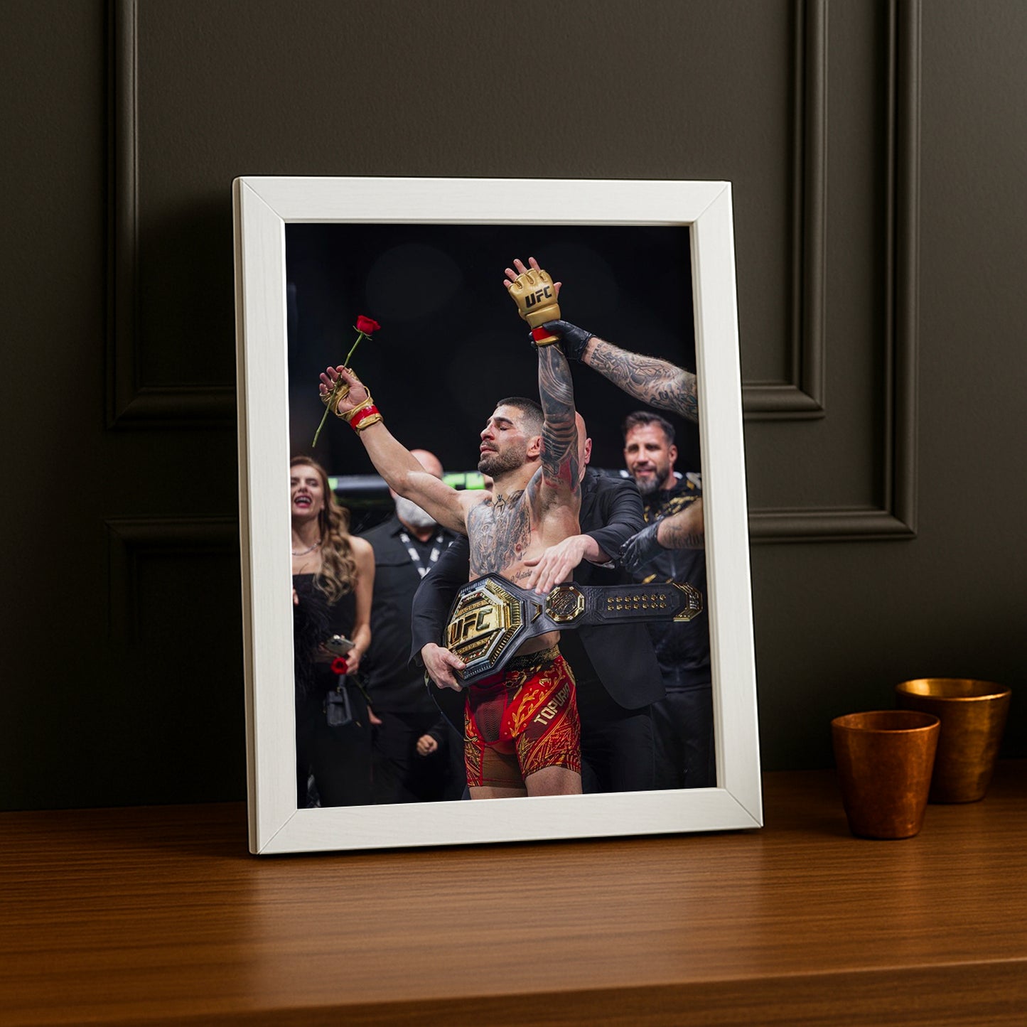 Cadre photo UFC - Ilia Topuria Champion