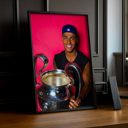 Cadre Photo Désiré Doué – Trophée Champions League 2026 Fond Rose | PSG TonCadre