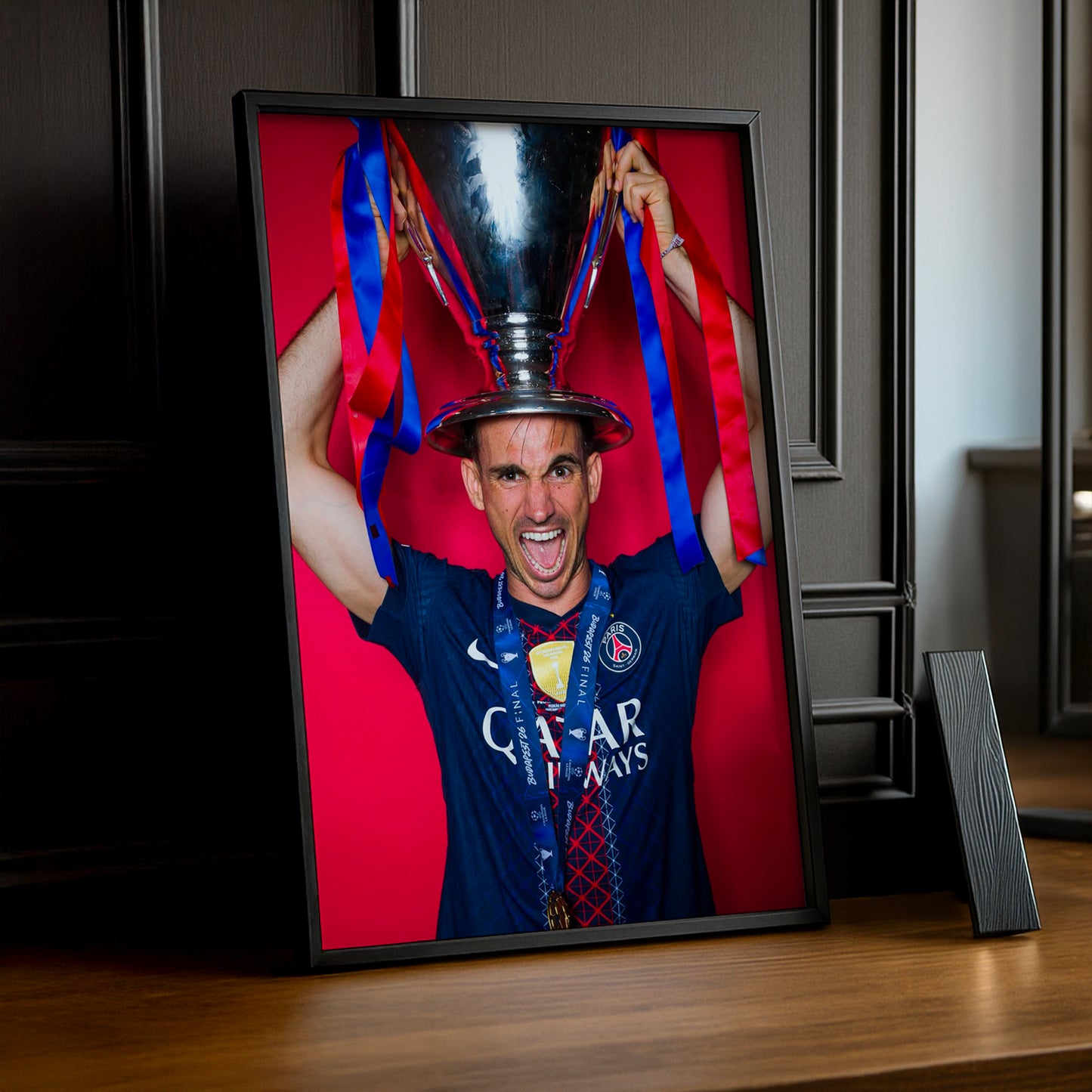 Cadre Photo Fabián Ruiz – Trophée sur la Tête Champions League 2026 | PSG TonCadre