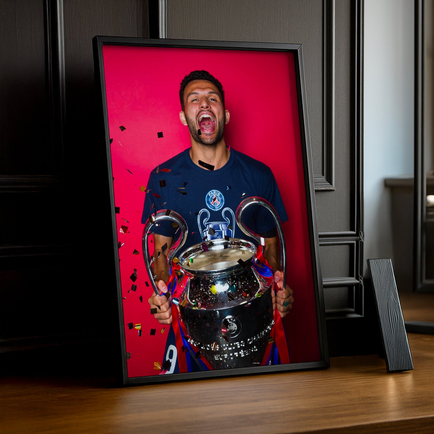 Cadre Photo Gonçalo Ramos – Trophée Champions League 2026 Fond Rose | PSG TonCadre