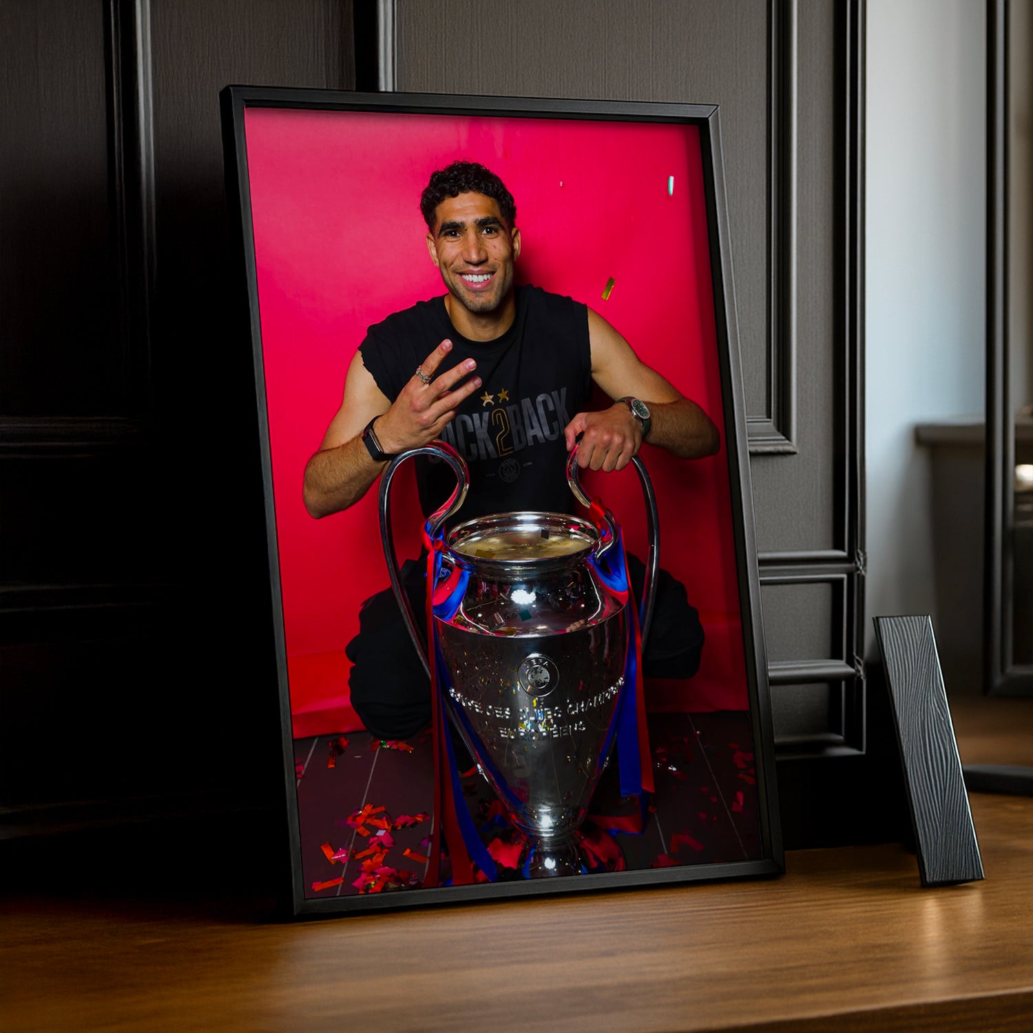 Cadre Photo Hakimi – Back 2 Back Trophée Champions League 2026 Fond Rose | PSG TonCadre