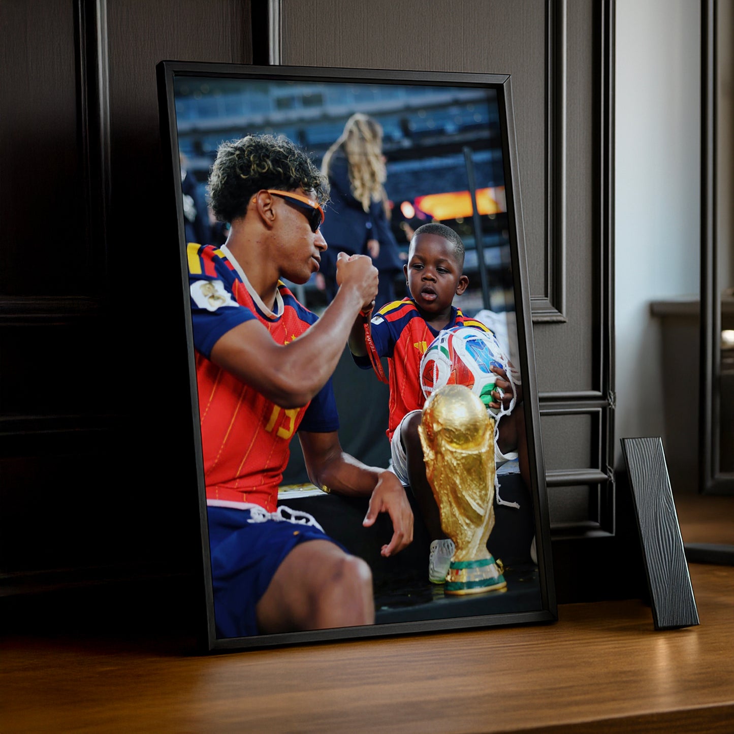 Cadre Photo Lamine Yamal & Son Petit Frère – Trophée Coupe du Monde TonCadre